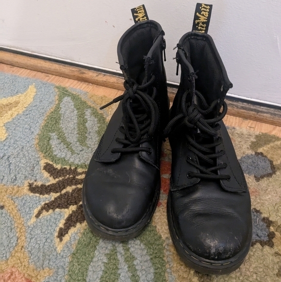 Doc Martens Women's Black Boots - Picture 1 of 4